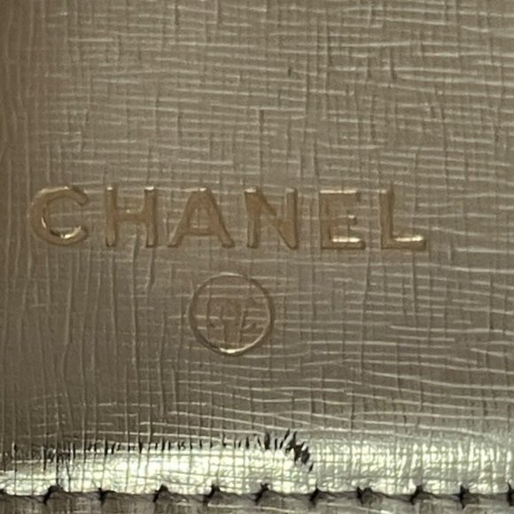 CHANEL Gold Logo Wallet - Picture 4 of 9